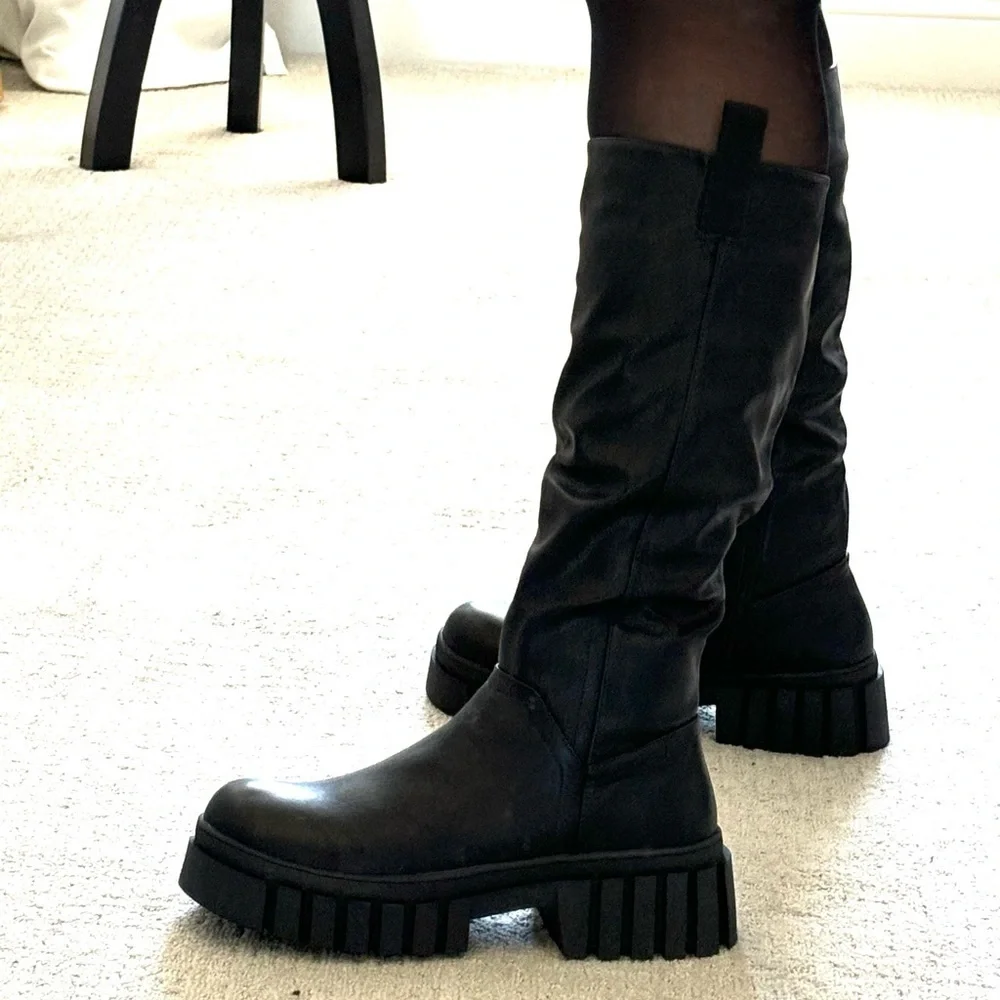 MIA RY Platform knee high leather boot in black malta size 10 NEW